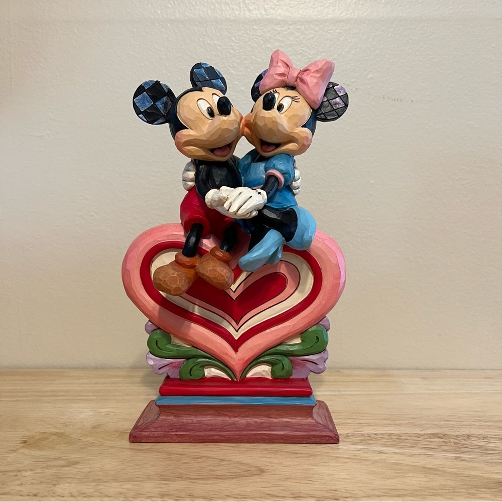 NIB Jim Shore “Heart to Heart” Mickey and Minnie Figurine